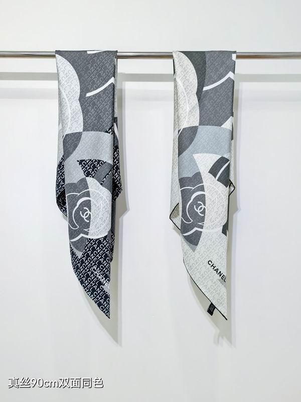 Chanel silk scarf hm46